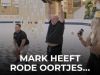 Mark slooft zich uit voor sportinstructrice