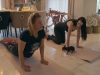 Nicol helemaal IN TRANS tijdens HONDENYOGA