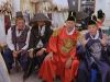 TV-iconen hullen zich in TRADITIONELE KLEDIJ