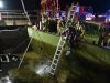Auto belandt op zijn kop in sluis, inzittende overleden