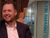 Collega's verrassen 'Cybermannetje' Dave Maasland met speciale bestickering op deur van kantoor