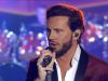 Boude zingt &#39;A Little Less Conversation&#39;