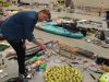 Honderden knuffels en tennisballen worden uitgestald