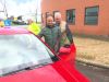 Marco is geheel blind en gek van auto's: vandaag mag hij zelf autorijden