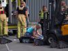 Man komt onder heftruck terecht