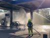 Autobrand bij tankstation langs A2, deel van afdak ingestort
