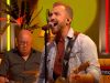 Tributeband Brucified zorgt tijdens de commercialbreak voor een hrlijke sfeer met 'Glory Days'