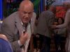 Jack van Gelder wordt uitgelachen en loopt van tafel bij De Oranjezondag