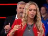Stuurt Monique de knikker met twee geblinddoekte gasten naar de finish?