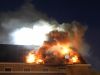 Grote brand in dak met zonnepanelen Rotterdam