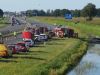 Auto met vier kinderen raakt te water langs A28
