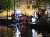 Man rijdt met busje Haagse gracht in