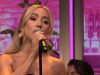 Kimberly Fransens opent uitzending van De Oranjezondag met haar nieuwe single 'Zo'n Dag'