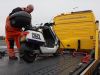 Man rijdt met deelscooter over snelweg A12 bij Den Haag