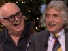 Ren� van der Gijp schiet in de lach om bijna verspreking Johan Derksen: 'Dat wilde je zeggen, h�?!'