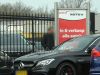 Dennis confronteert autohandelaar