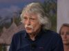 Johan Derksen: 'Je schaamt je kapot dat zo'n gozer een Oranje-shirt aanheeft!'