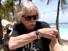 Johan Derksen showt tattoo van zijn vrouw in nieuwste aflevering van Doordekken