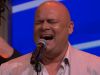 Sani van Mullem opent De Oranjezomer met een prachtige eigen versie van 'Laat me'