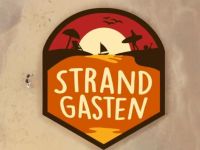 Strandgasten - Nick & Simon gaan met collega-artiesten naar het strand